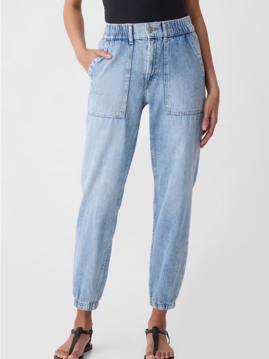 GAP Denim - EUC GAP High-Rise Denim Girlfriend Utility Joggers in Medium Wash Size Small